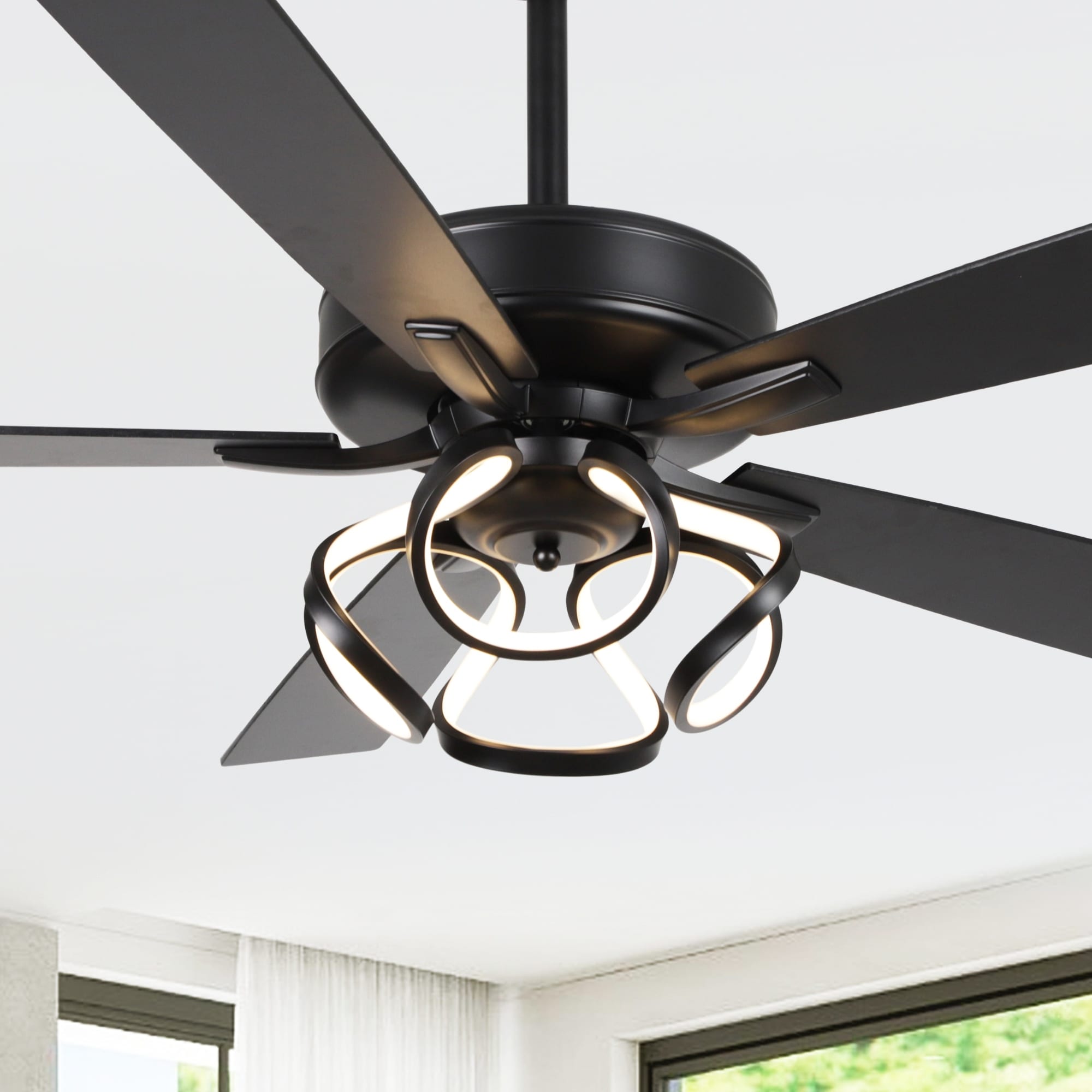 Ventilateur de plafond LED d'intérieur moderne chromé/noir à intensité variable avec lumière et télécommande
