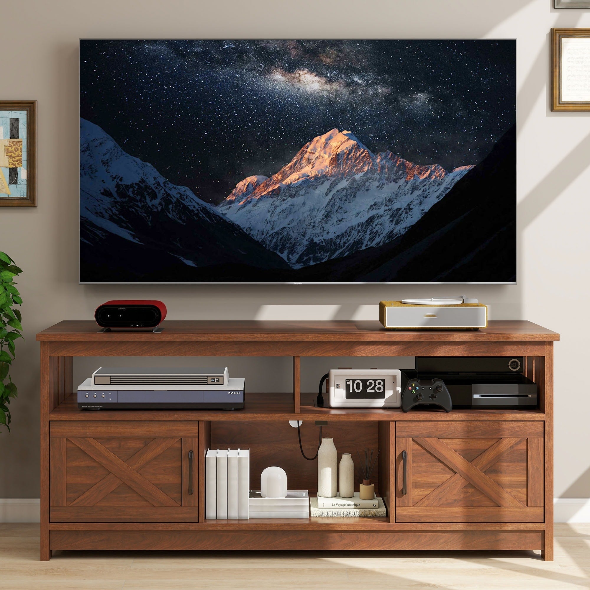 Meuble TV Farmhouse pouvant accueillir jusqu'à 65 téléviseurs avec portes et étagères ouvertes Console multimédia Prise de courant