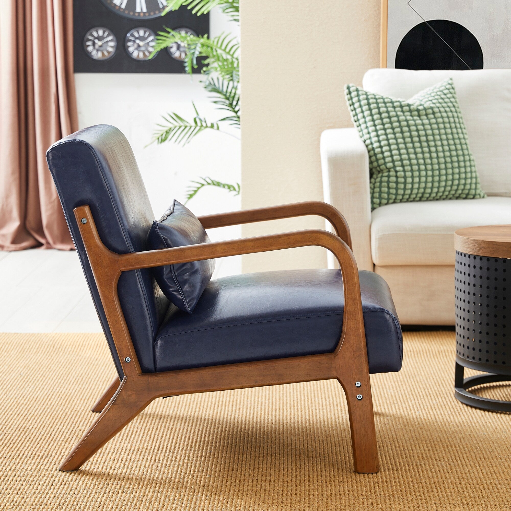 Fauteuil d'appoint moderne en cuir synthétique Glitzhome 30,75 po de hauteur, style milieu de siècle, avec coussin – 25,75 po de largeur x 33,75 po de profondeur x 30,75 po de hauteur