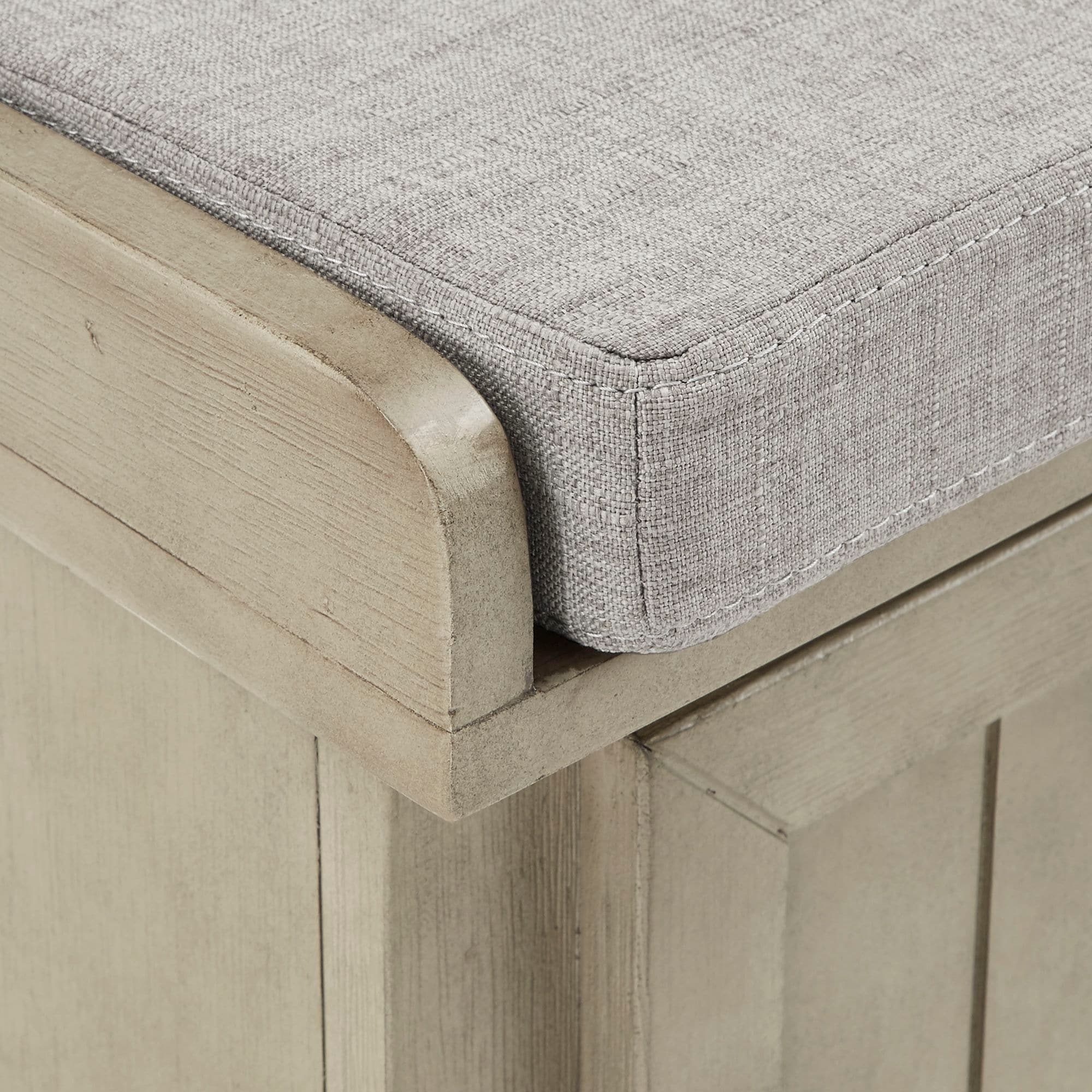 Banc de rangement Granger avec coussin d'assise en lin par iNSPIRE Q Classic