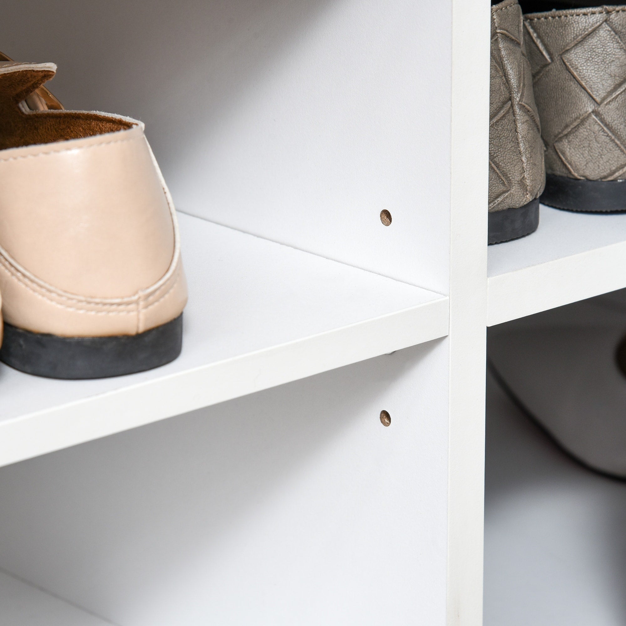 Banc à chaussures d'entrée HOMCOM avec rangement ottoman et étagères réglables, 6 compartiments et assise rembourrée, blanc/gris