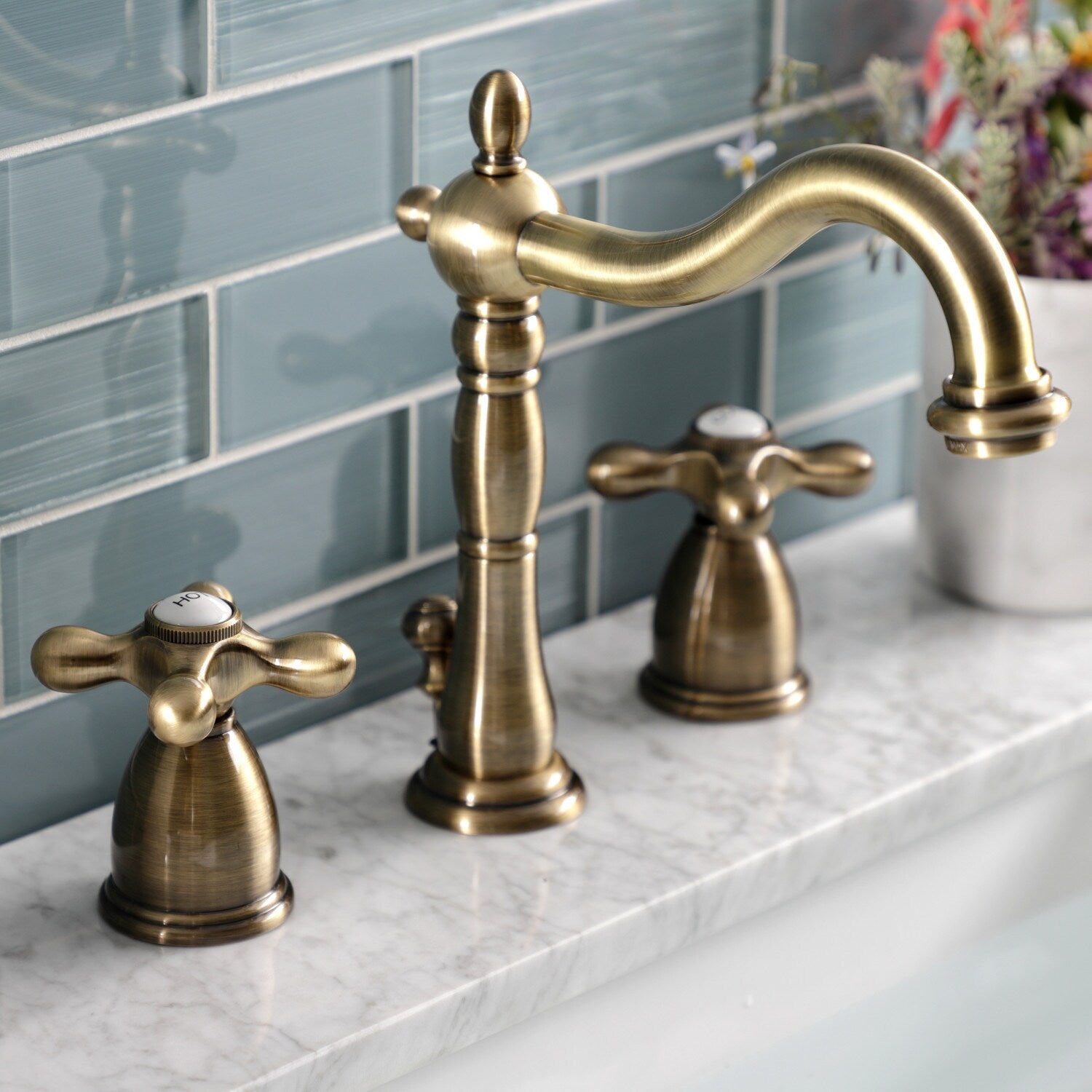 Robinet de salle de bain à large entraxe Heritage de 8 po