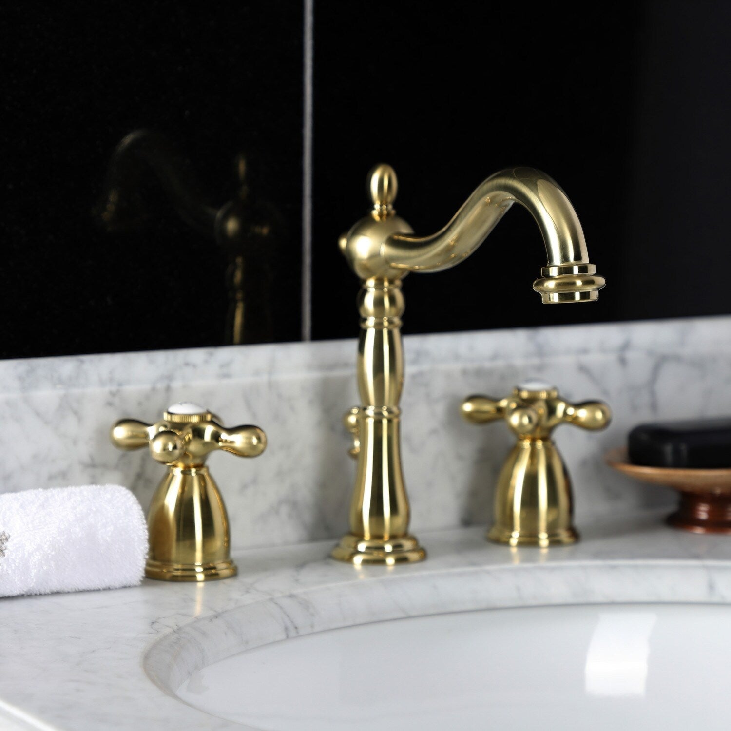 Robinet de salle de bain à large entraxe Heritage de 8 po