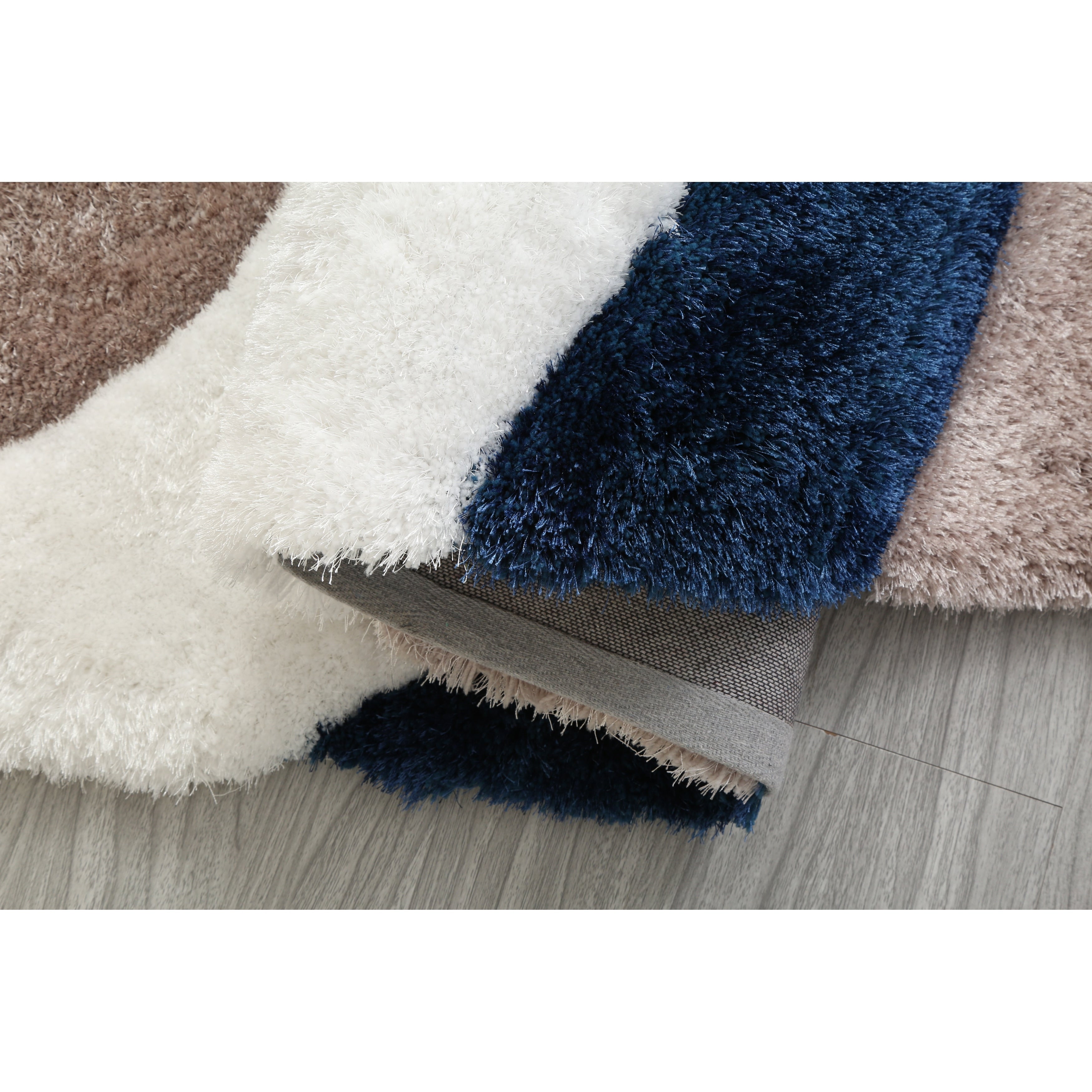 Tapis à poils longs Mateos au design abstrait