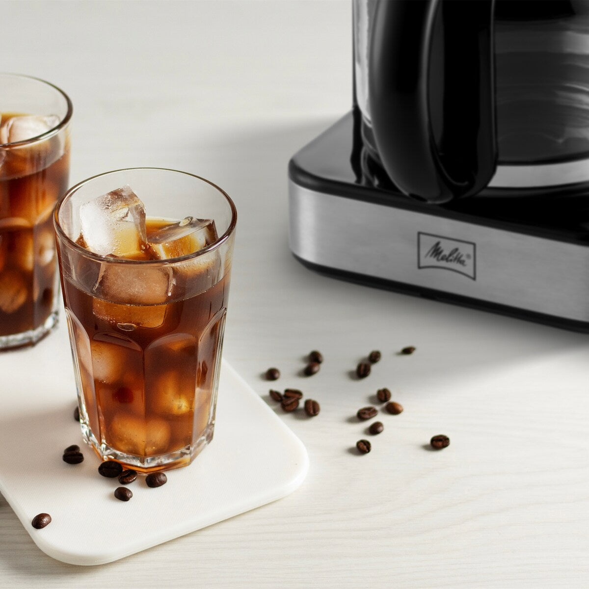 Cafetière filtre Melitta Aroma Tocco Plus 12 tasses, eau chaude et eau glacée, avec carafe en verre et écran tactile