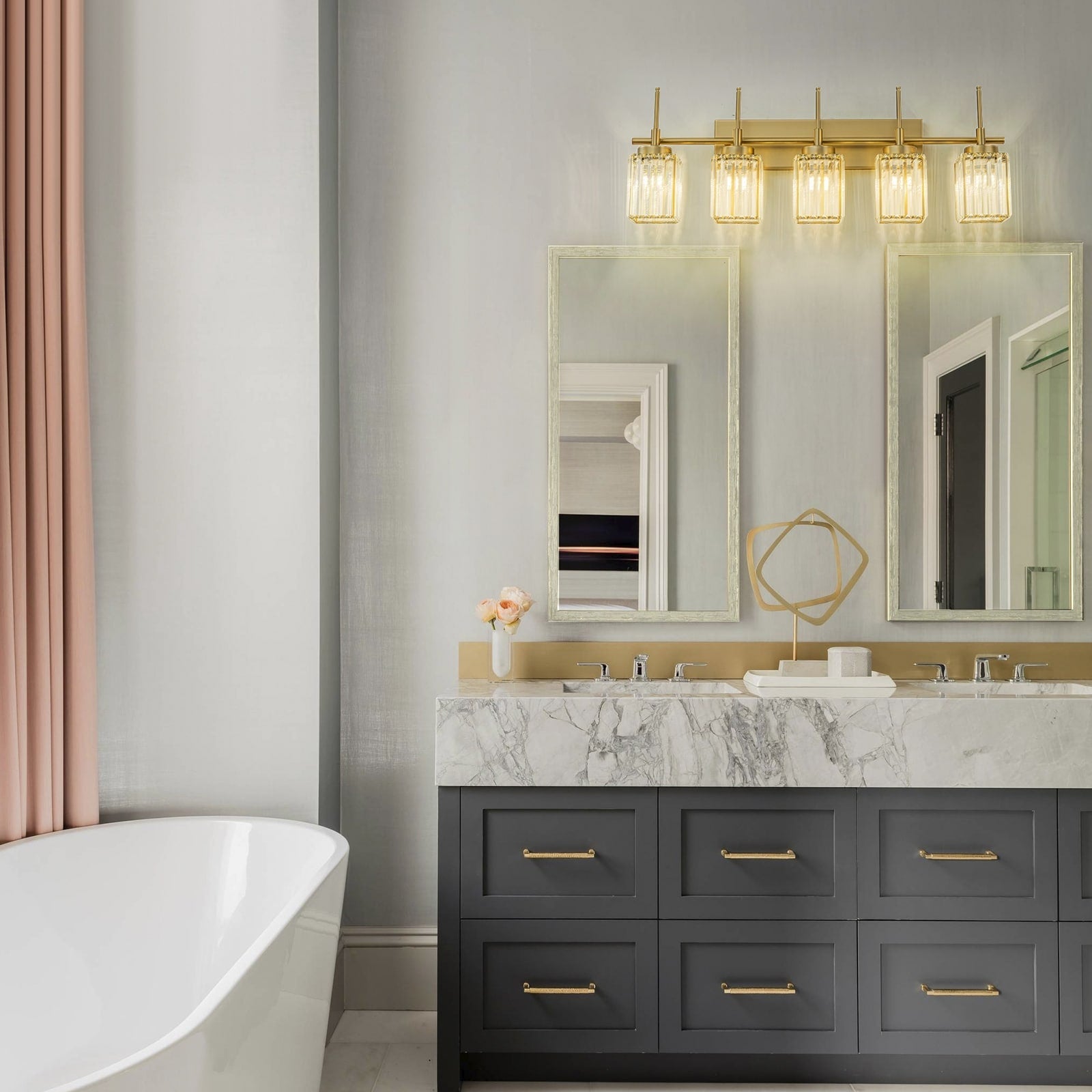 Applique murale moderne dorée à intensité variable, style cylindre glamour pour salle de bain, en cristal, pour meuble-lavabo