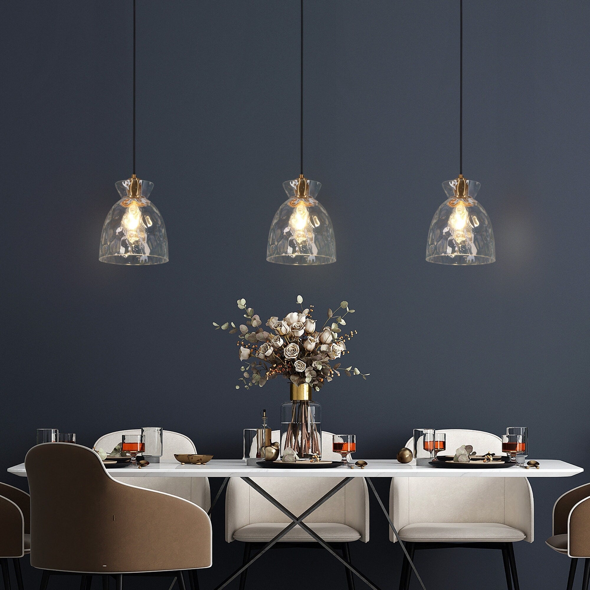 Suspension moderne du milieu du siècle Elisie à 1 ampoule en verre martelé avec dôme en cascade pour cuisine, îlot de cuisine, salle à manger