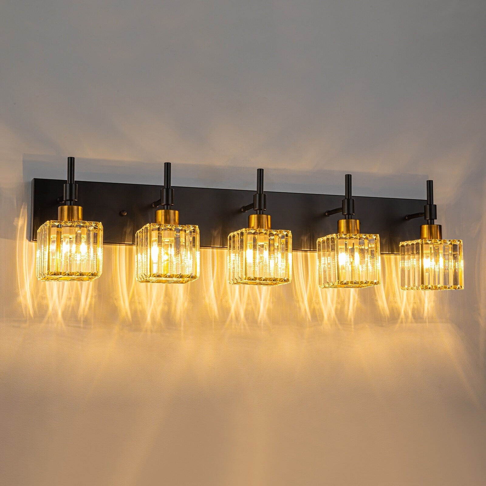 Luminaires de salle de bain en cristal à intensité variable Ora Modern sur miroir Glam Vanity Lights
