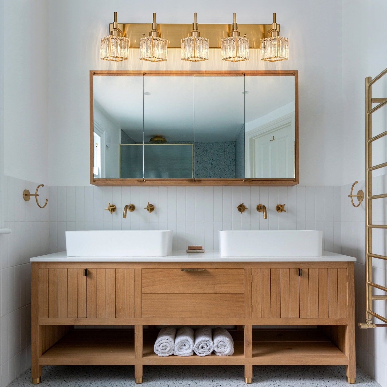 Luminaires de salle de bain en cristal à intensité variable Ora Modern sur miroir Glam Vanity Lights