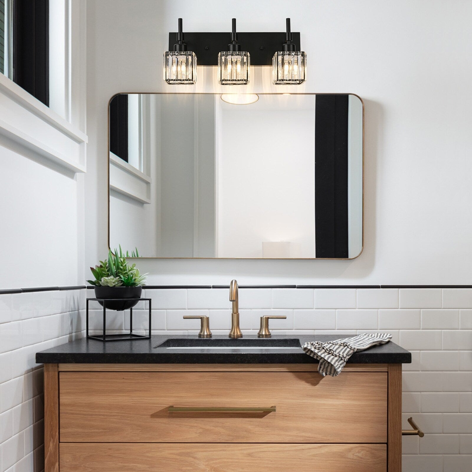 Luminaires de salle de bain en cristal à intensité variable Ora Modern sur miroir Glam Vanity Lights