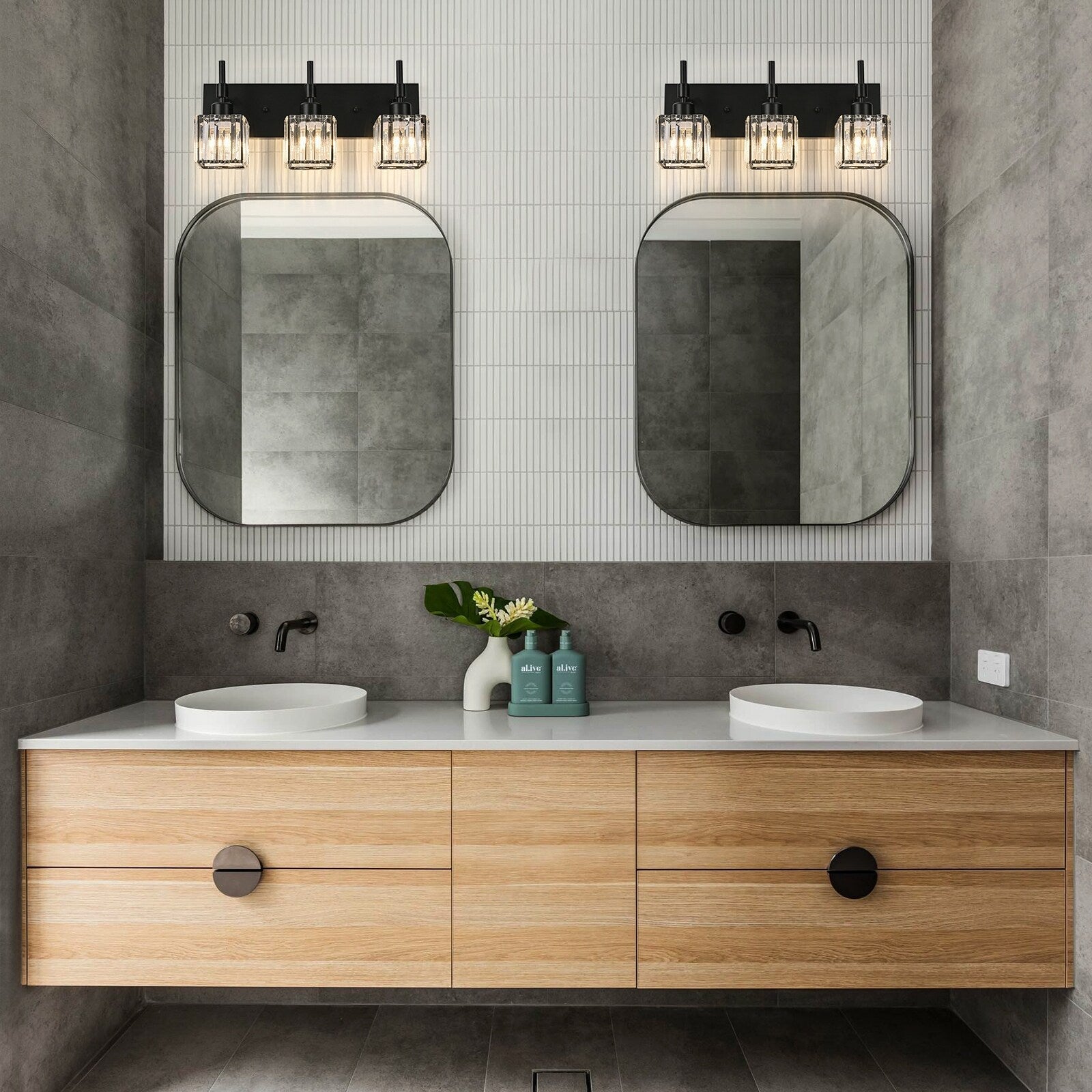 Luminaires de salle de bain en cristal à intensité variable Ora Modern sur miroir Glam Vanity Lights