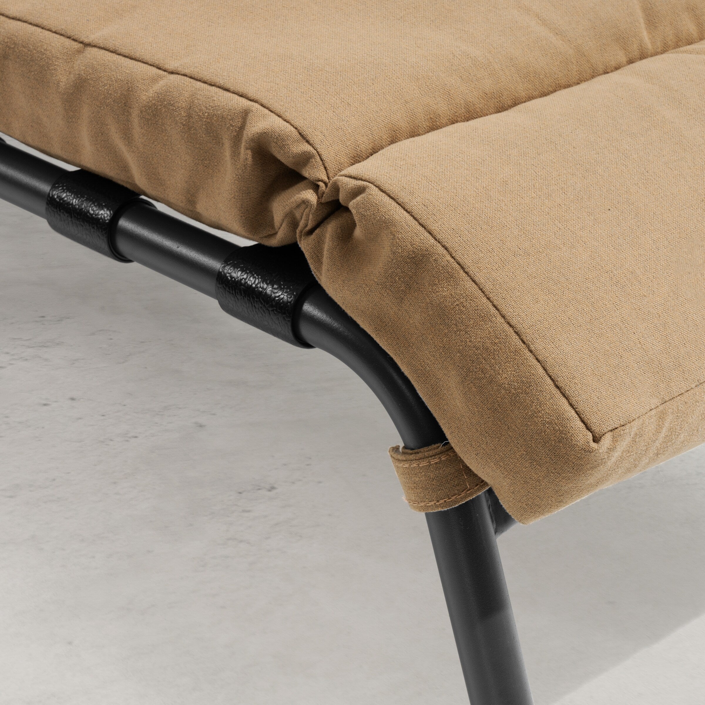 Chaise longue d'extérieur réglable avec coussin pour la plage et la piscine