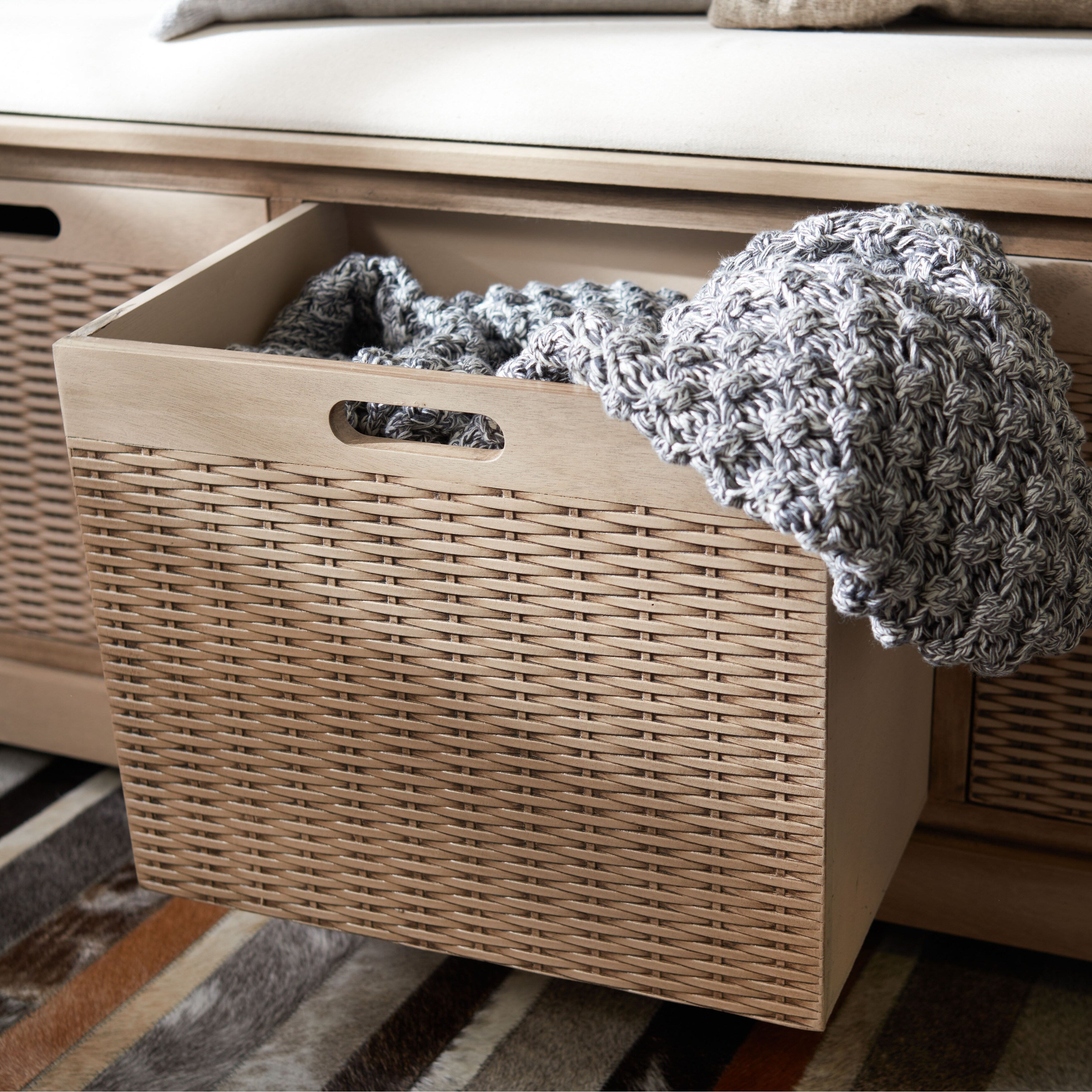 Banc de rangement à 3 tiroirs avec coussins SAFAVIEH Fiorello - 47,3 L x 15 L x 19 H - 47 L x 15 P x 19 H