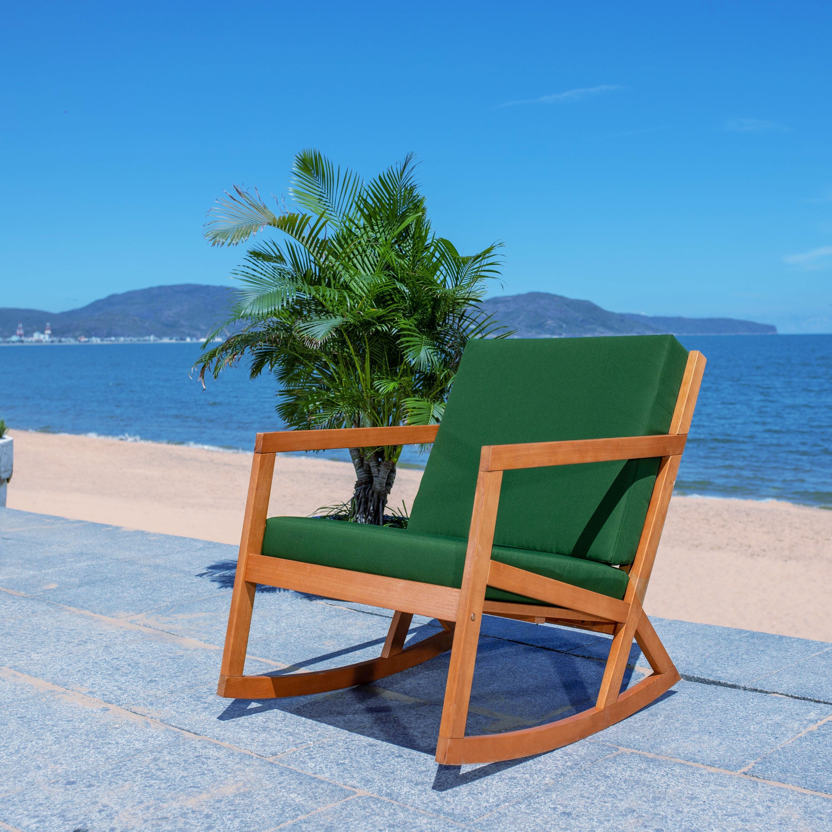 Chaise à bascule d'extérieur Makaila de SAFAVIEH avec coussin - 26 L x 31 P x 38 H