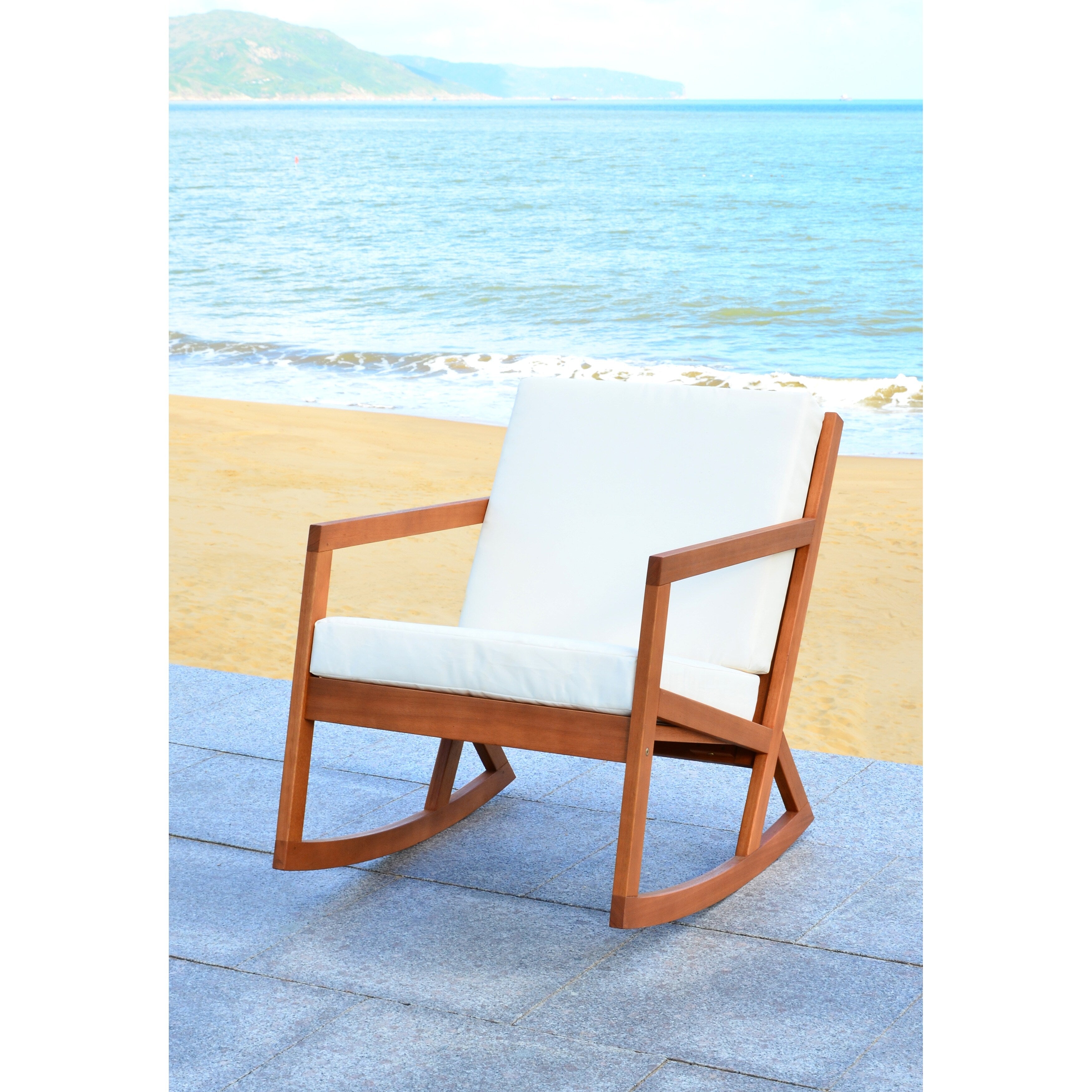 Chaise à bascule d'extérieur Makaila de SAFAVIEH avec coussin - 26 L x 31 P x 38 H