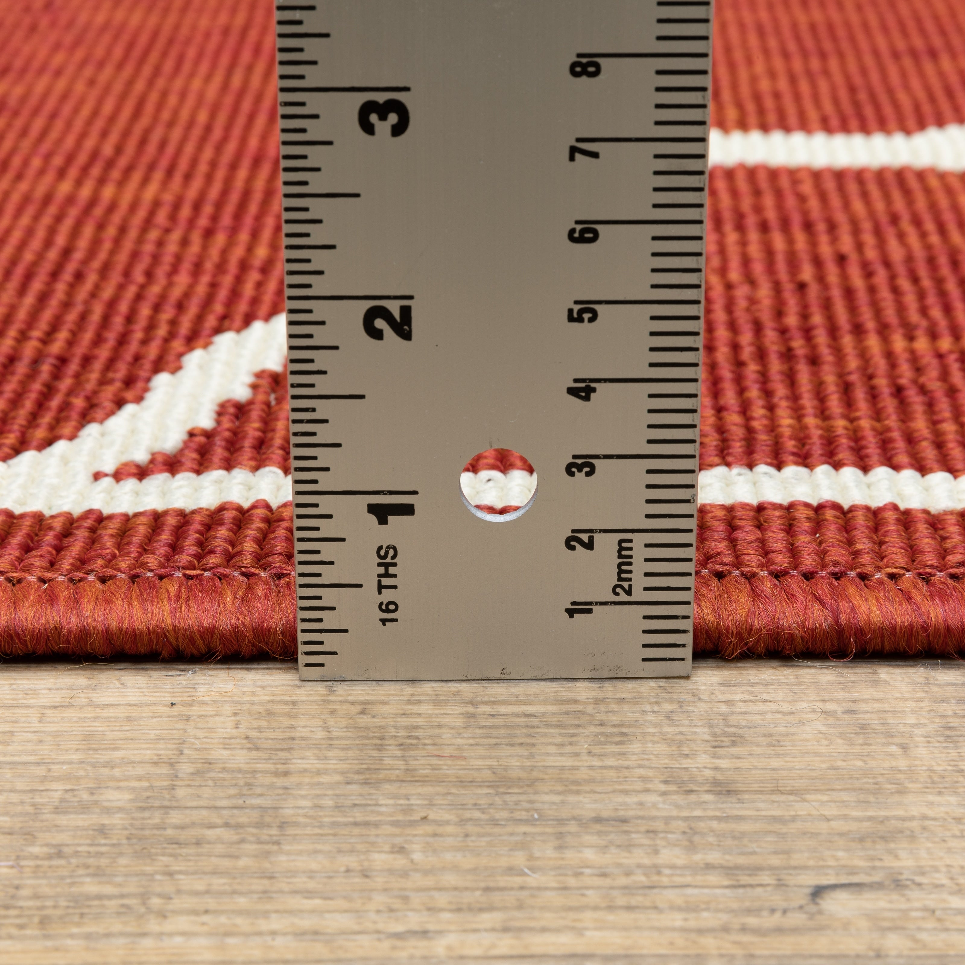 Vista Home Martinique Off-White/Brick Red Lattice Indoor/Outdoor Rug.