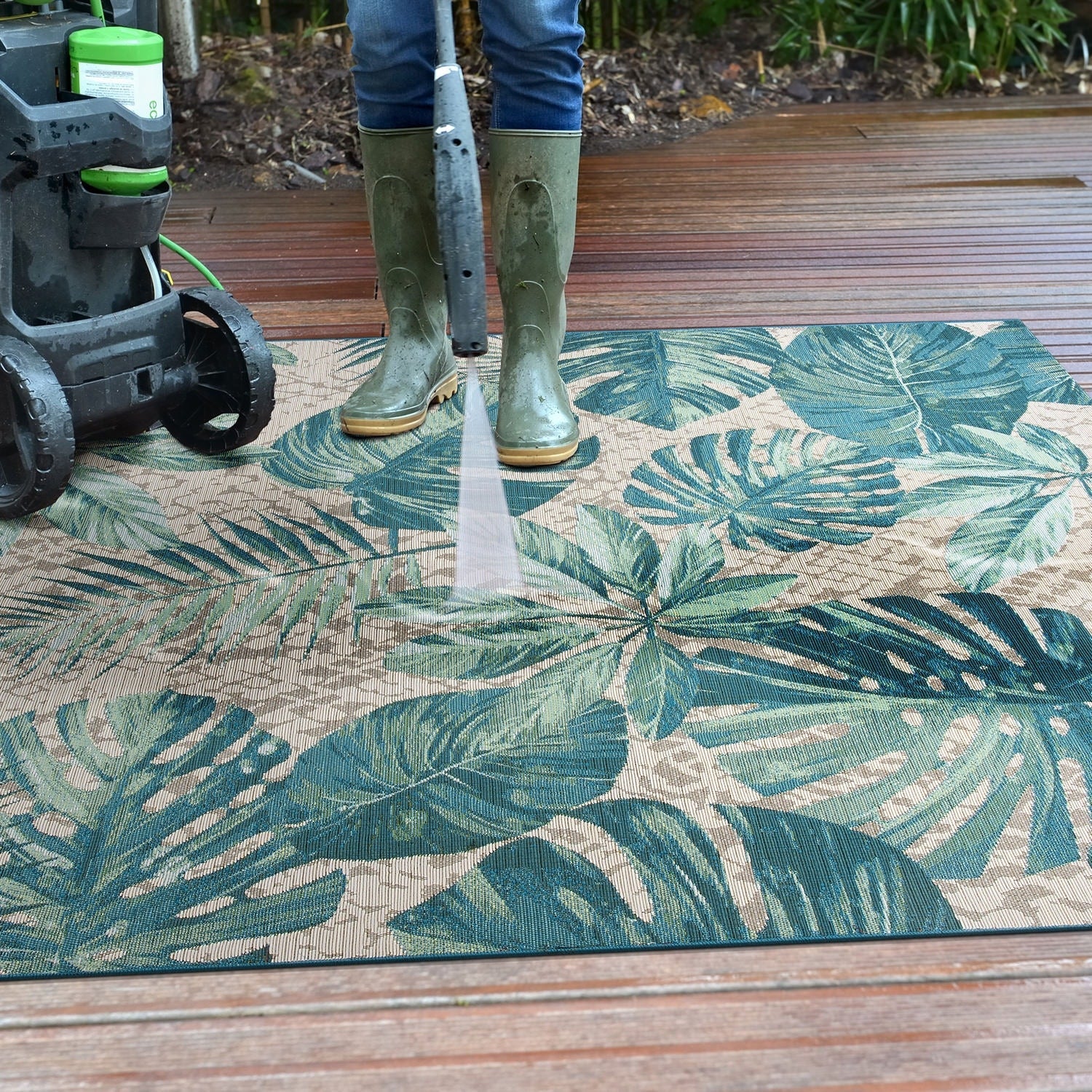 Tapis d'intérieur/extérieur contemporain à motif floral tropical de la World Rug Gallery