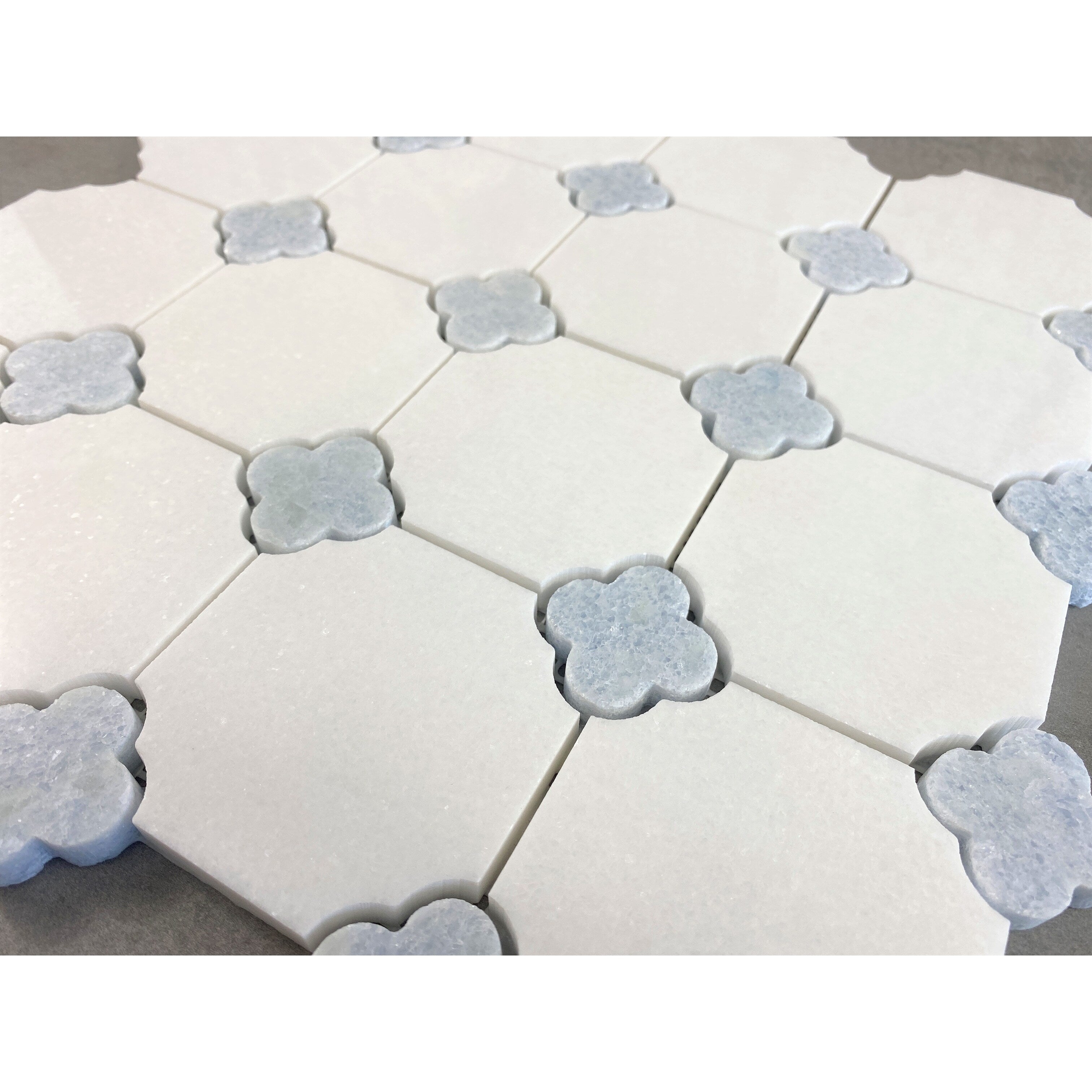Carreaux de mosaïque en marbre Thassos blanc avec motif de fleurs bleues célestes - Coffret (10 feuilles)