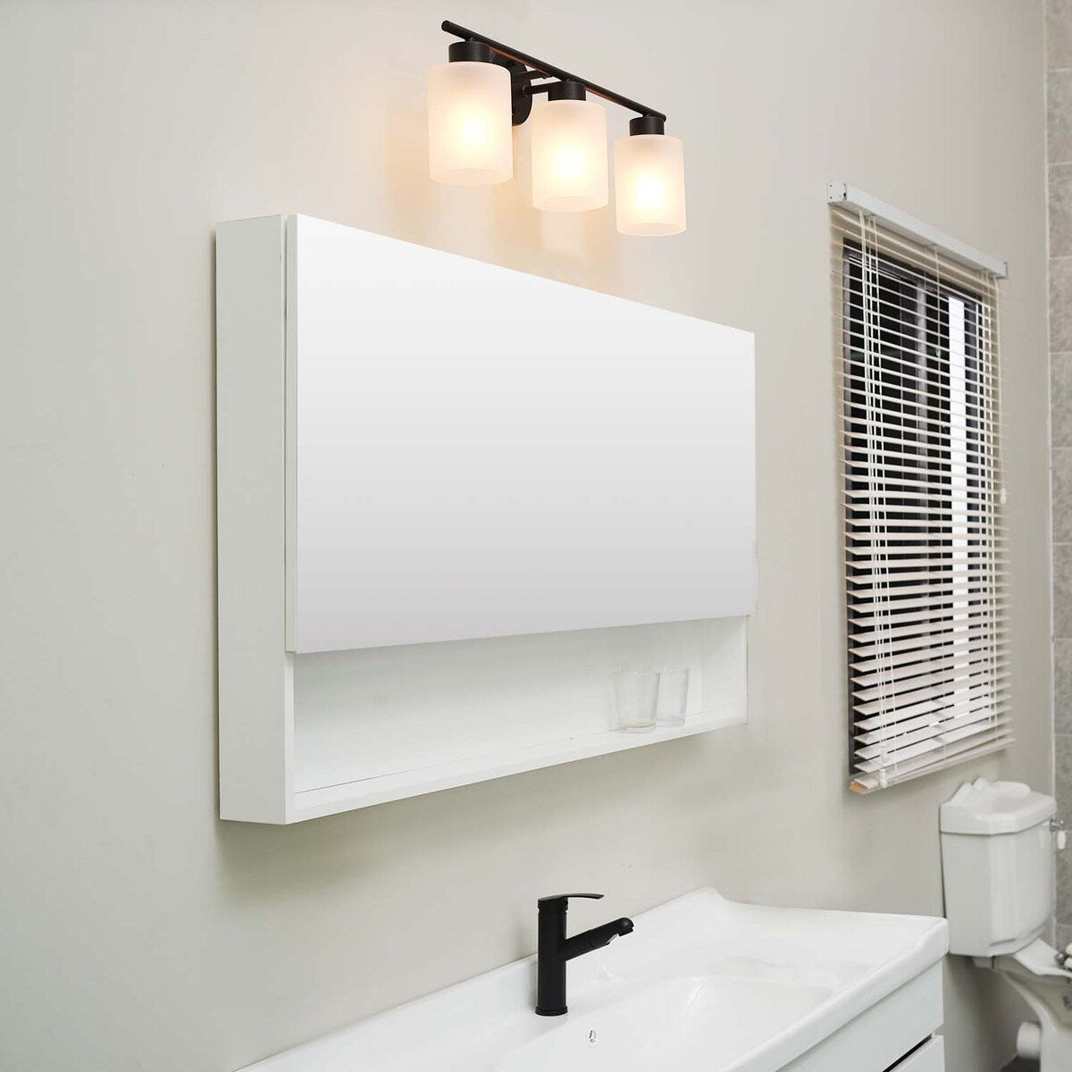 Bellevue Lydia 3 lumières 23 large lampe de salle de bain avec verre givré