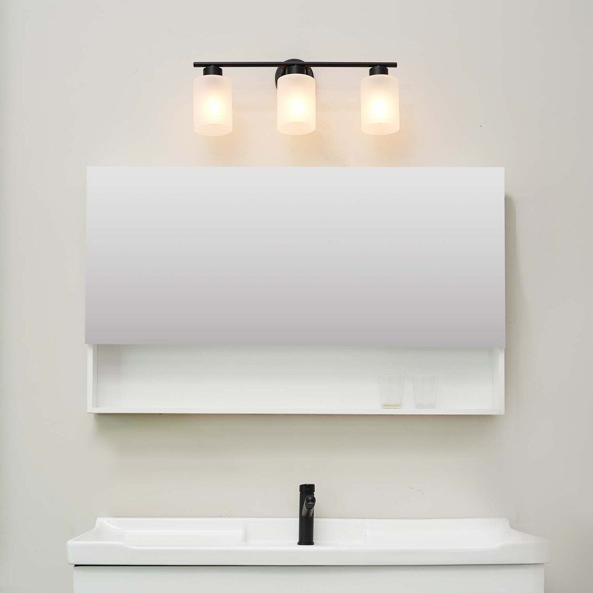 Bellevue Lydia 3 lumières 23 large lampe de salle de bain avec verre givré