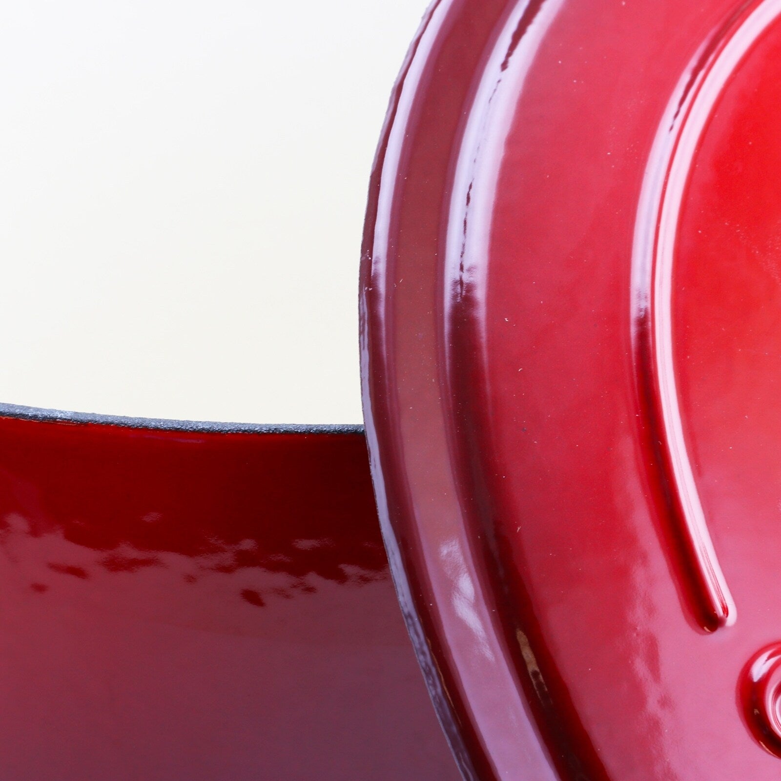 Cocotte ronde en fonte à double poignée Craftsman de 7 litres, couleur rouge poivre