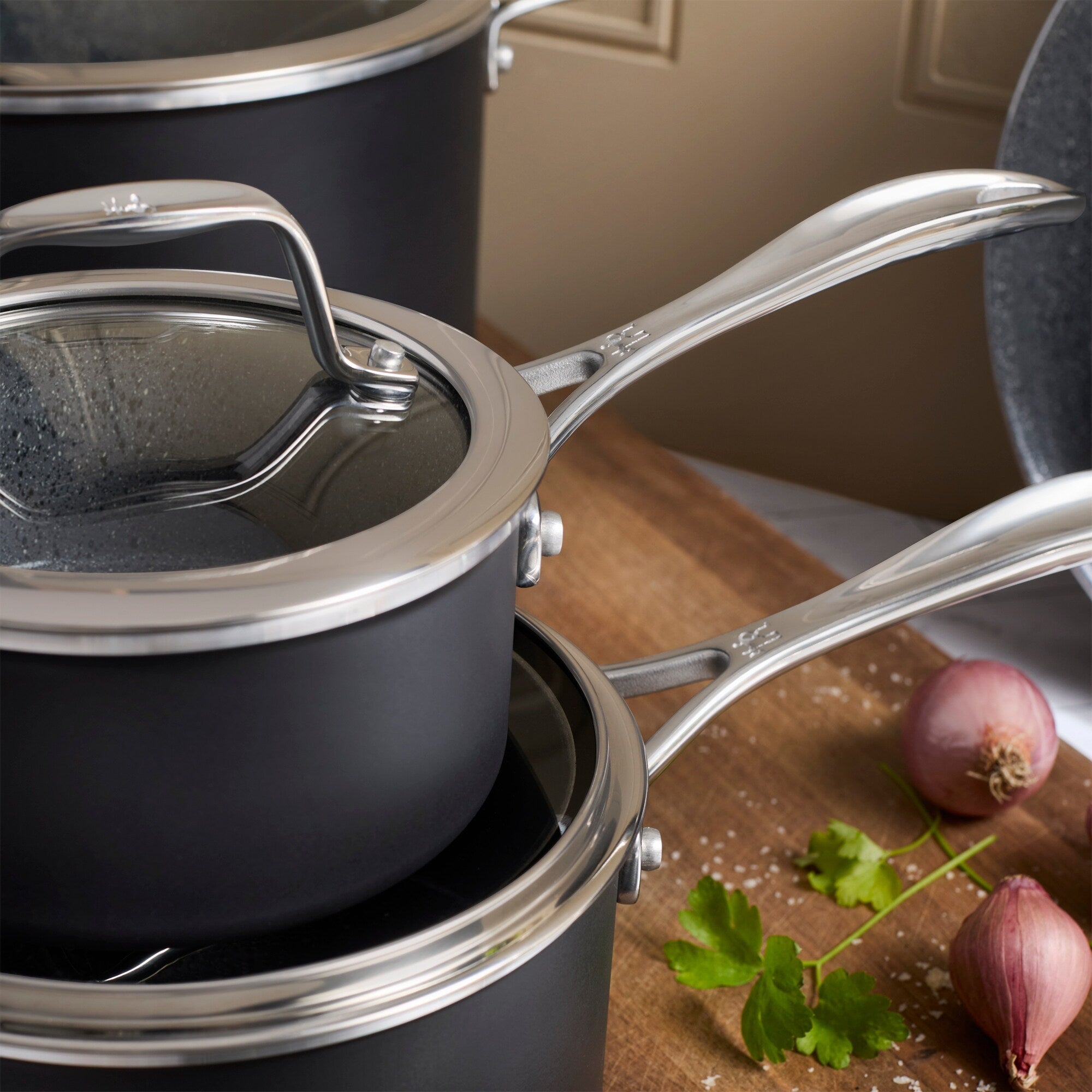 Batterie de cuisine antiadhésive en aluminium et céramique Henckels Capri Ceramic, 11 pièces - Gris