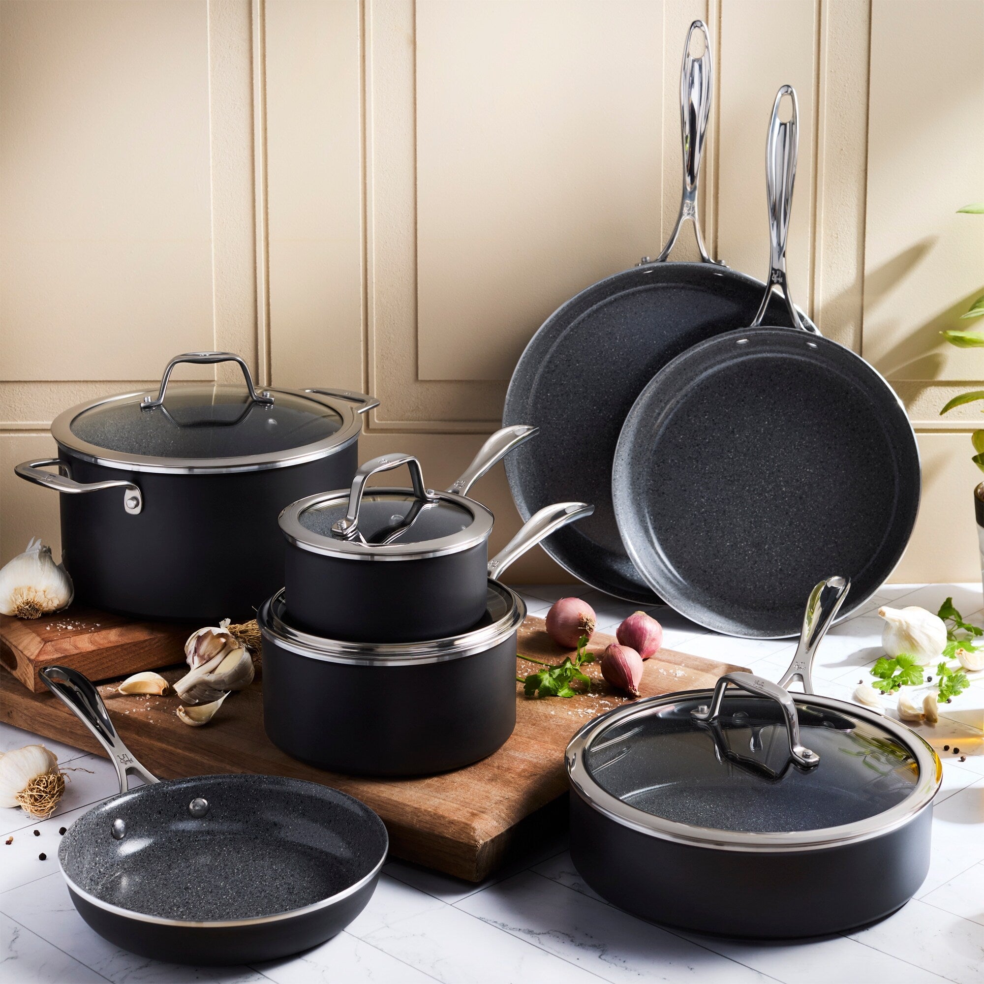 Batterie de cuisine antiadhésive en aluminium et céramique Henckels Capri Ceramic, 11 pièces - Gris